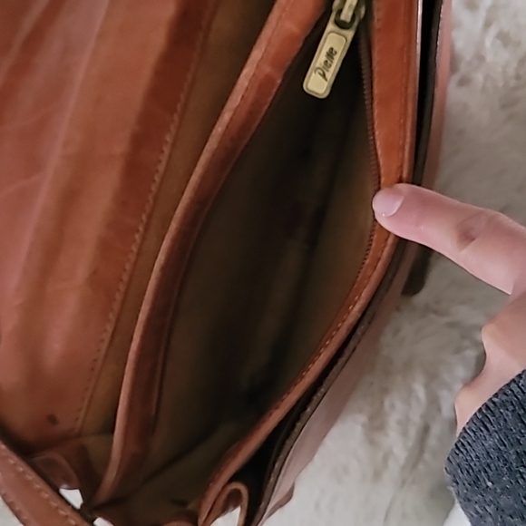 Vintage Pielle crossbody w/ Horse motif stamped on front - Picture 9 of 16